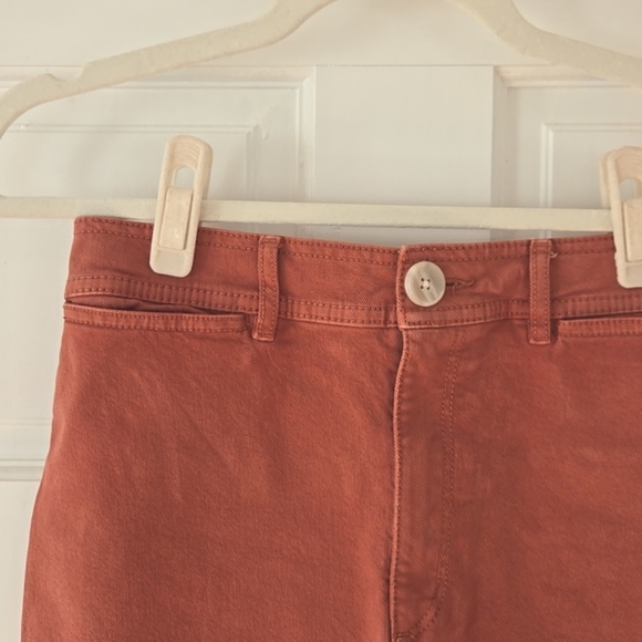 LOFT Welt Pocket Denim Jean High Rise Shorts - Picture 2 of 6